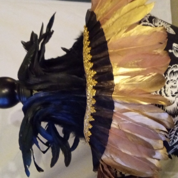 Georgous Feather Neck Piece - Picture 6 of 11